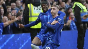 Pemain Chelsea, Cole Palmer, merayakan golnya dalam laga melawan Aston Villa di Stamford Bridge, Minggu (1/12/2024). Chelsea mengalahkan Aston Villa 3-0. (Sumber: AP Photo/Kirsty Wigglesworth)