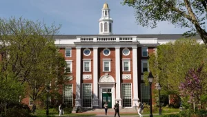 Harvard Dilarang Terima Mahasiswa Asing oleh Trump