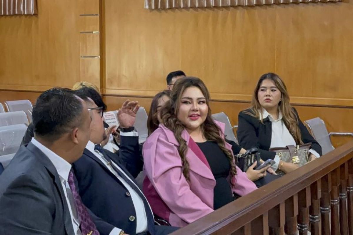 Lisa Mariana hadiri sidang gugatan terhadap Ridwan Kamil.