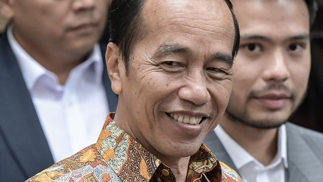 Presiden ke-7 RI Jokowi saat melapor ke polisi soal tudingan ijazah palsu.