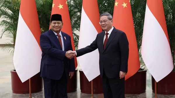 Presiden Prabowo Subianto menerima kunjungan resmi Perdana Menteri Republik Rakyat Tiongkok, Li Qiang, di Istana Merdeka, Jakarta.