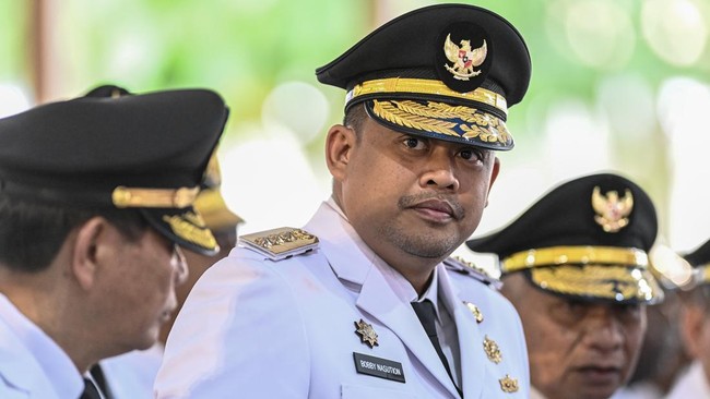 Gubernur Sumut menonaktifkan Kadisnaker Ismael Sinaga akibat dugaan pelanggaran disiplin berat. Ini adalah pencopotan pejabat keenam di lingkungan Pemprov Sumut.