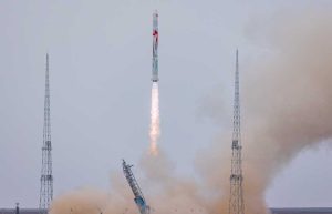 China Luncurkan 6 Satelit dengan Roket Bertenaga Metana