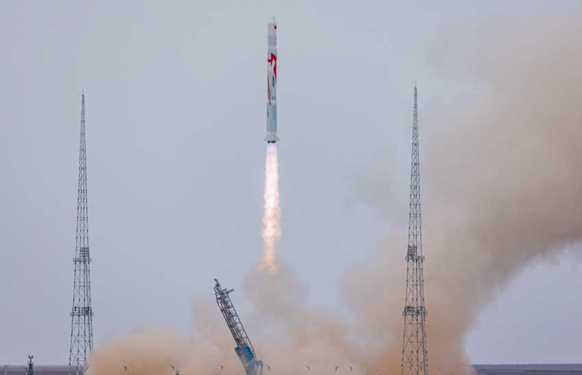China Luncurkan 6 Satelit dengan Roket Bertenaga Metana