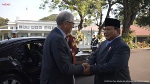Foto: Tokoh filantropi dunia sekaligus pendiri Gates Foundation Bill Gates telah tiba di Istana Merdeka, Jakarta Pusat, Rabu (7/5/2025) pukul 08.15 WIB. Kedatangannya langsung disambut Presiden Republik Indonesia Prabowo Subianto. (Tangkapan Layar Youtube Sekretariat Presiden)