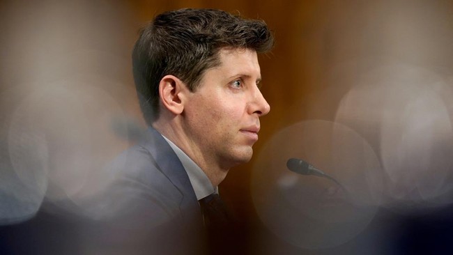 World, yang awalnya dikenal dengan World Coin, merupakan proyek Web3 yang digagas Sam Altman bersama dengan Alex Blania.