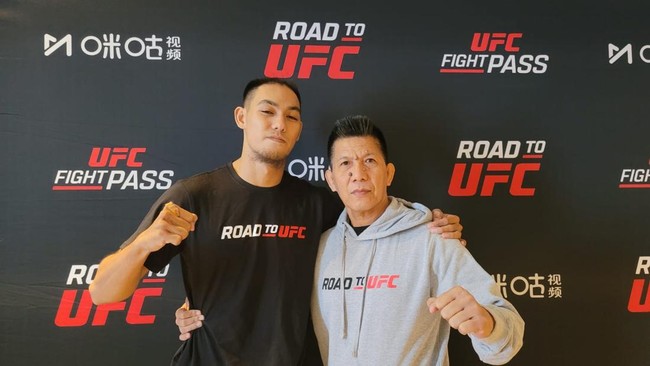 Deni Daffa (kiri) tengah melakukan persiapan menuju Road to UFC. (Dok Deni Daffa)