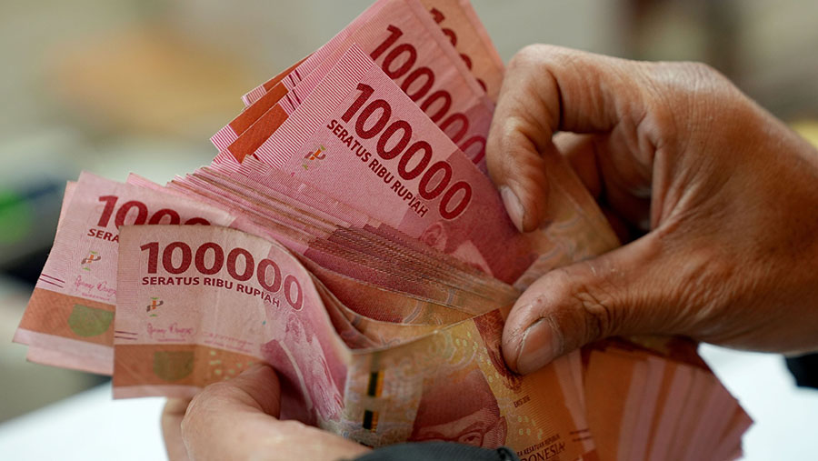 Nilai tukar rupiah kembali menunjukkan penguatan terhadap dolar Amerika Serikat (AS) pada perdagangan pagi ini, Kamis (26/6). Berdasarkan data pasar valuta asing, rupiah dibuka pada level Rp16.282 per dolar AS, naik dari posisi penutupan sebelumnya yang berada di kisaran Rp16.330.
