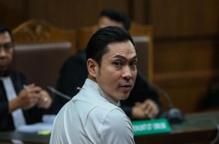 Pengadilan menjatuhkan vonis 20 tahun penjara kepada Harvey Moeis, pria yang dikenal luas sebagai suami dari artis Sandra Dewi.