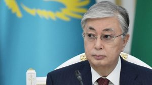 Presiden Kazakhstan Kassym-Jomart Tokayev resmi menandatangani undang-undang yang melarang penggunaan pakaian yang menutup wajah seperti cadar di tempat umum.